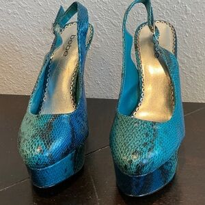 Bebe Turquoise Snake Print Platform Stilettos Size 8
